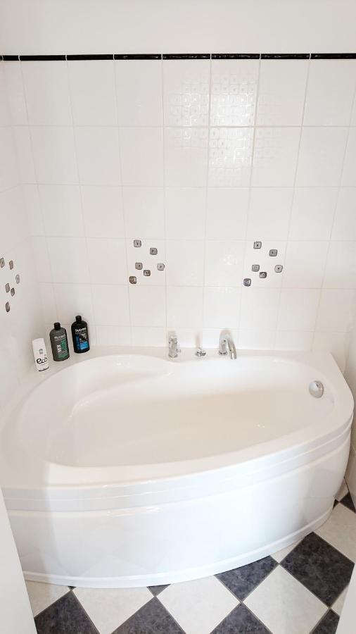 Riga City Center Quiet Apartment With Free Private Parking Экстерьер фото