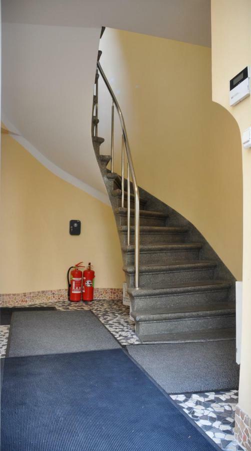 Riga City Center Quiet Apartment With Free Private Parking Экстерьер фото